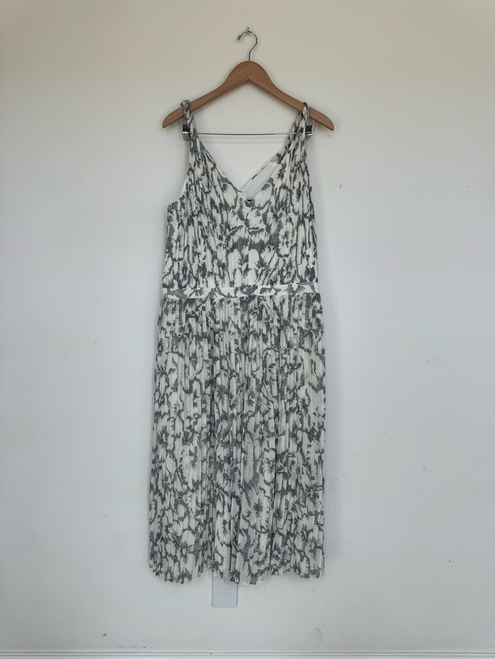 Banana Republic White & Grey Pleated Floral Midi Dress - Size 16 Tall